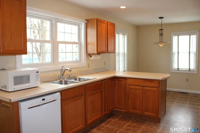 Building Photo - 6 Sunnyside E Rd Ext Unit 6