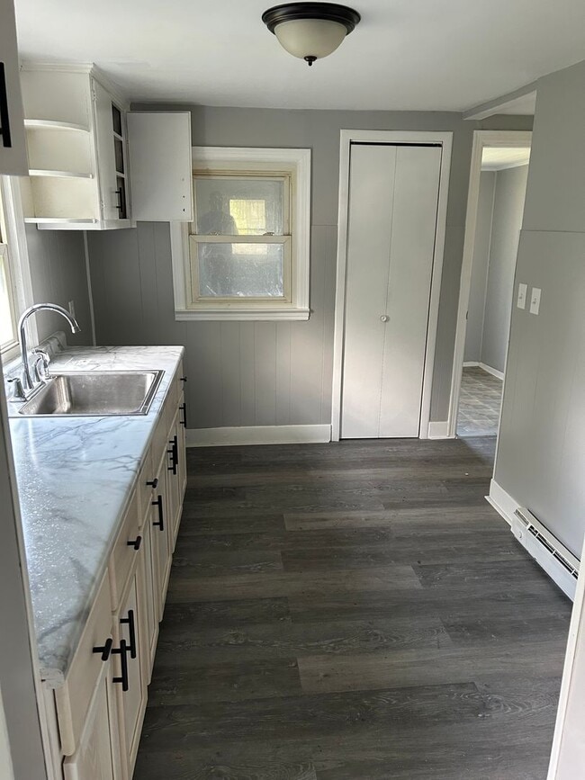 Building Photo - 2 Bedroom / 1 Bath House in Canton IL