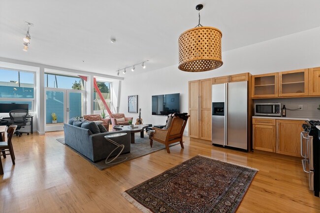 Tall Cielings - 615 Hampton Dr Unit A107