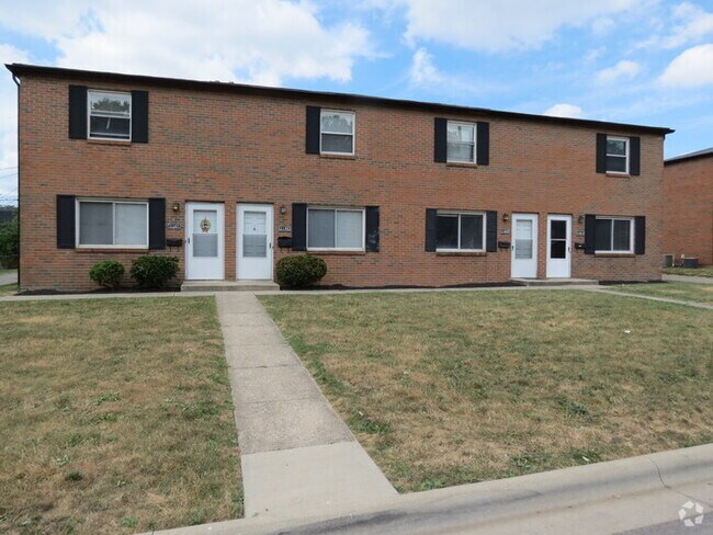 Building Photo - 1141 McCarley Dr E, Columbus, OH 43228 Rental