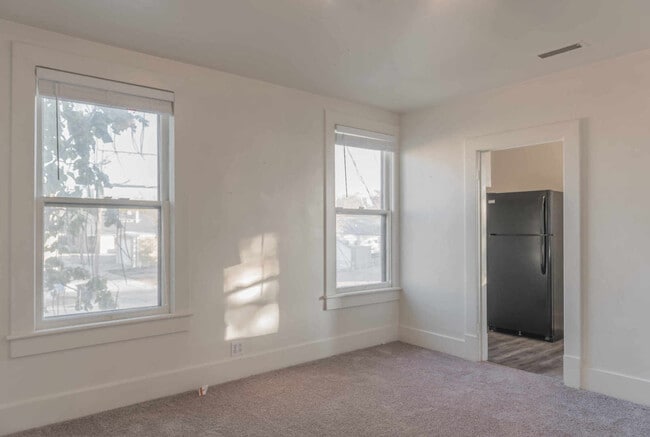 Building Photo - 207 S 4th St Unit 1