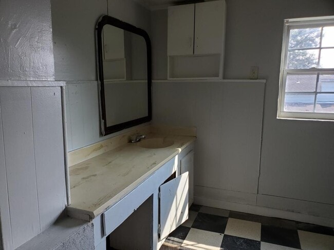 Photo - 706 N.18th