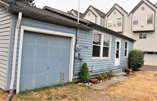 Photo - Clean 2 bedroom 1 bath by Columbia River Marina!