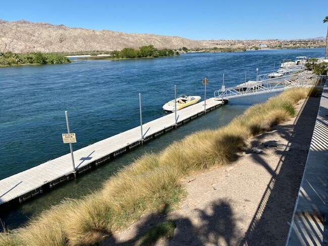 2BR 1 BA Upstairs Condo / Riverfront Complex - 2BR 1 BA Upstairs Condo / Riverfront Complex