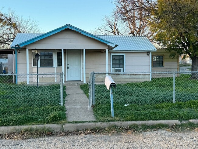 Building Photo - Newly Rehabbed 3 Bedroom 1 Bath COZY Home!!!!