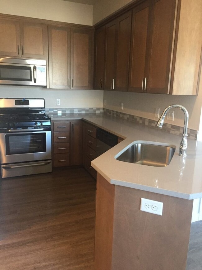 Photo - Newer & Beautiful 2bd/2bth condo in Ashland