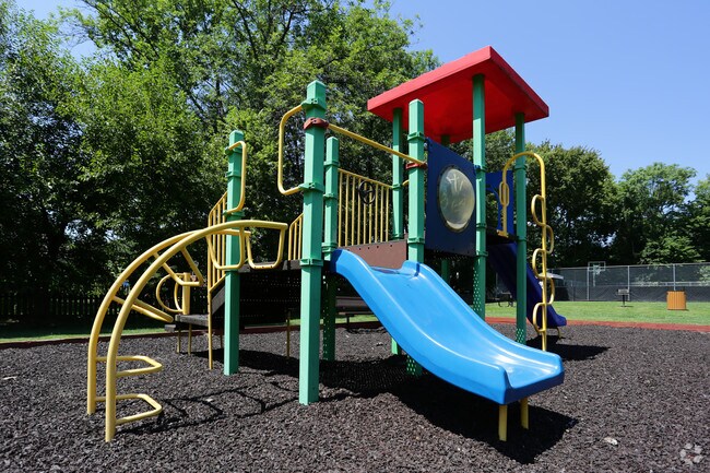 Photo - Jamestown at St. Matthews Apartments