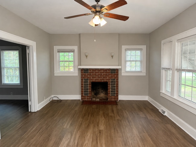 Photo - 3 bedroom, 1 bath house in Burlington