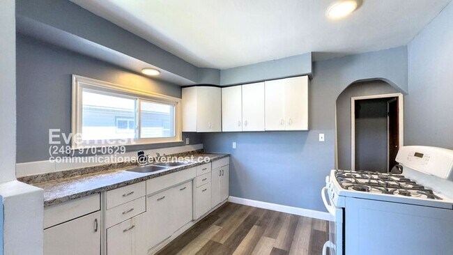 Photo - 22024 Mac Arthur Blvd