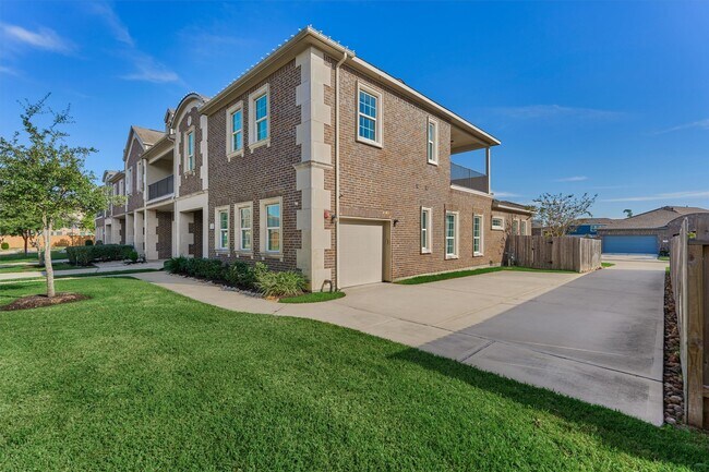 Photo - 2113 Solstice Blvd
