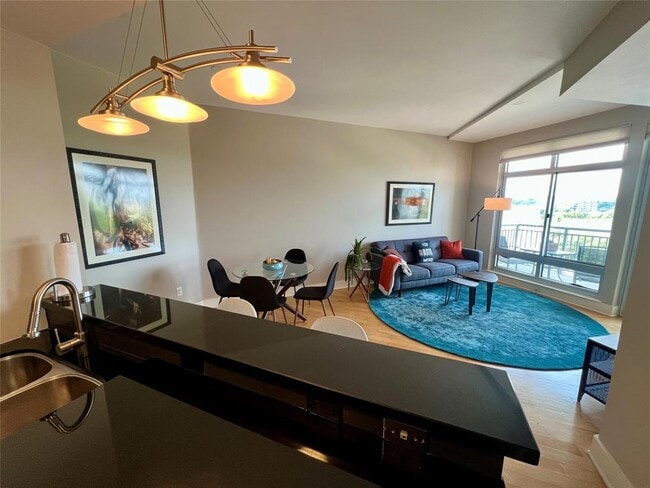 Photo - 603 Davis St Unit 712