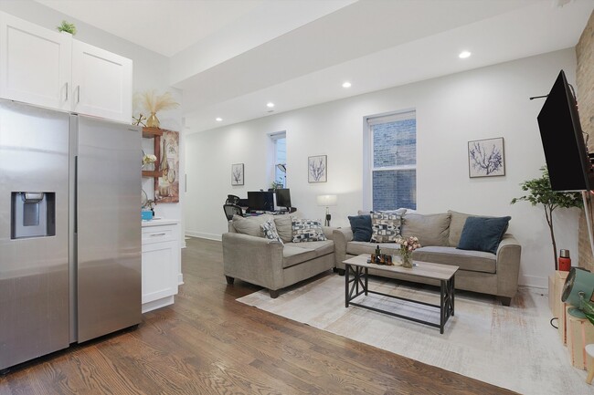 Photo - 2316 W Augusta Blvd Unit 2R