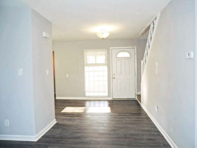 Photo - 4 Bed - 2 Full Bath Bungalow for Rent in Willowick!