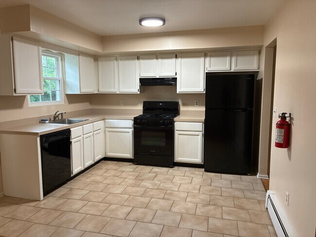 Photo - 136 Maple Ave