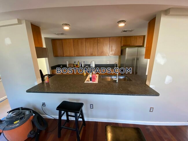 Building Photo - 197 Sidney St Unit 1