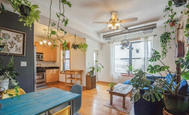 Photo - Bright 2 Bed 2 Bath in the Ukranian Village area Unidad 2