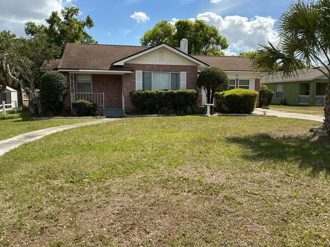Building Photo - 3 Bed / 2 Bath Home in North Lakeland – Spacious Yard & Great Location