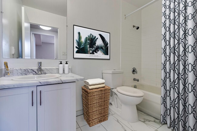 Photo - Goldengate Apartments