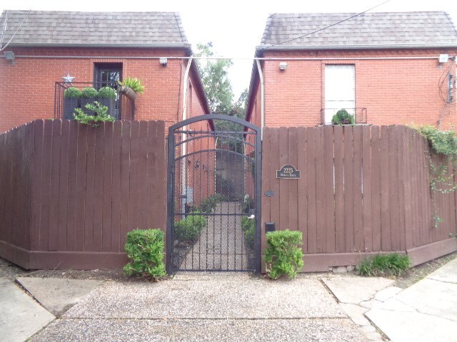 Building Photo - 2225 Mimosa Dr Unit 6