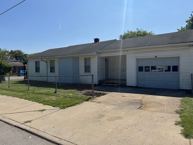 Building Photo - 1660 N Centennial St Rental