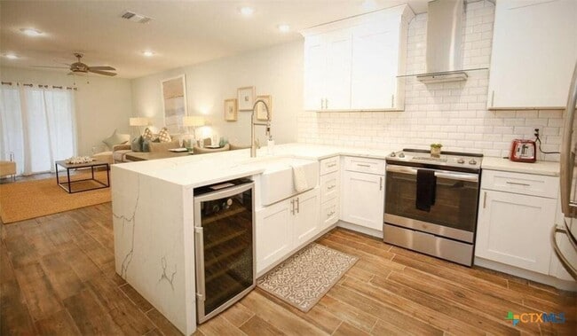 Building Photo - 104 Cove E Unit 107