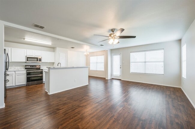 Photo - 7500 Lazy Spur Blvd