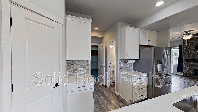 Photo - 7621 Red River Wy