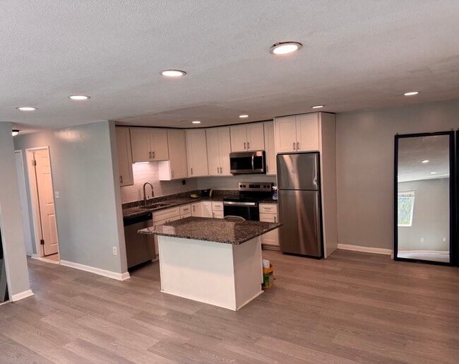 Building Photo - 97 Colonel Bell Dr Unit 8