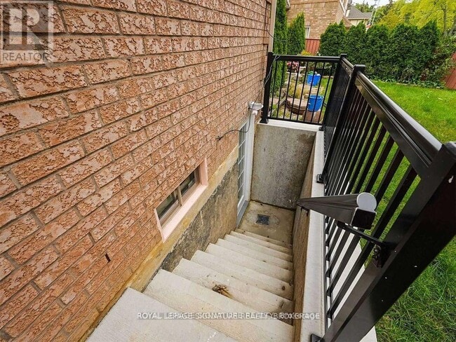 Photo - 5955 Leeside Crescent