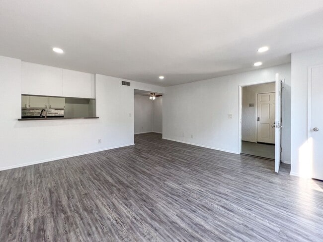 Photo - 5104 Sepulveda Blvd