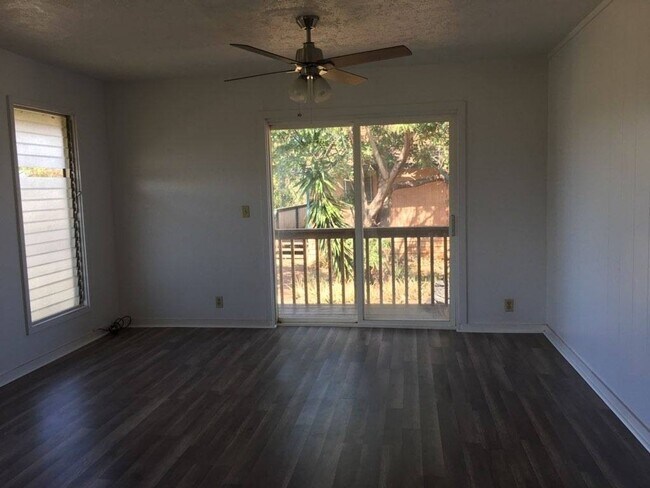 232 Oe St Unit B:  A 1-Bdrm/1-Bath Cottage (Open Parking)