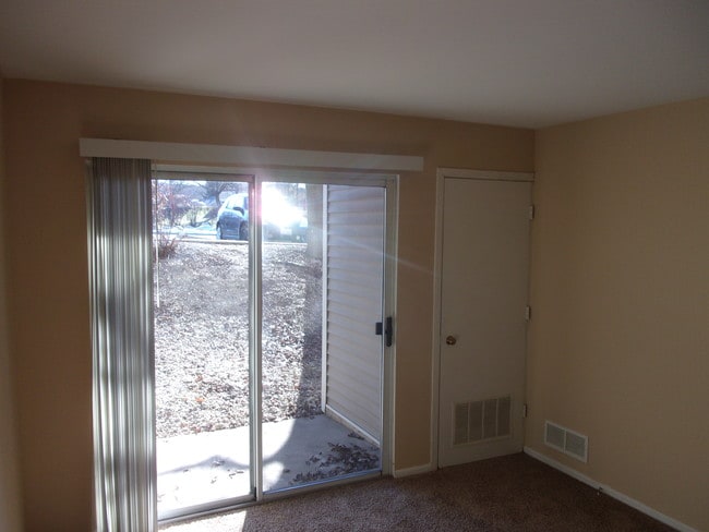 Photo - Water's Edge Apartments