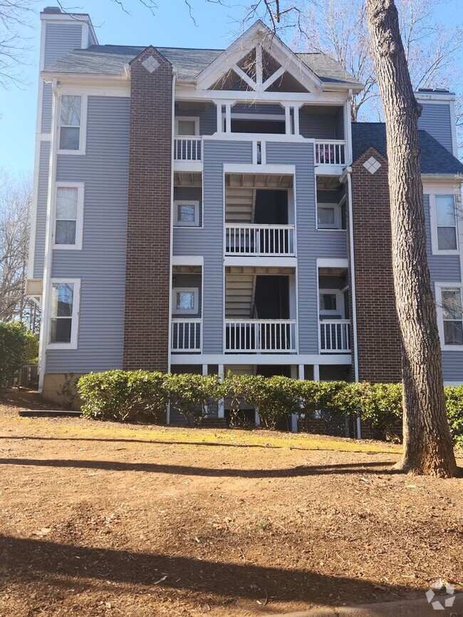 Building Photo - 1 Bedroom Condo in Eastover