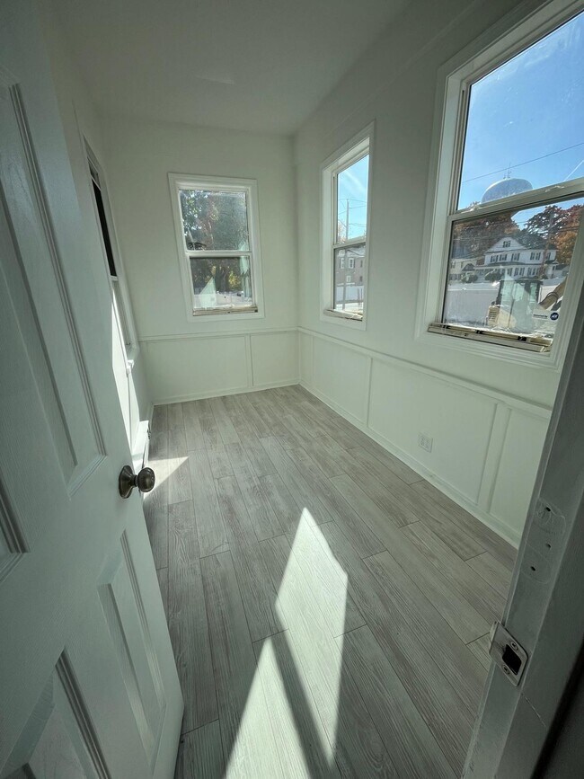 Photo - 54 Rhodora St