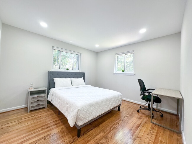 Building Photo - 7515 Havelock St Unit Deluxe Master Bedroom