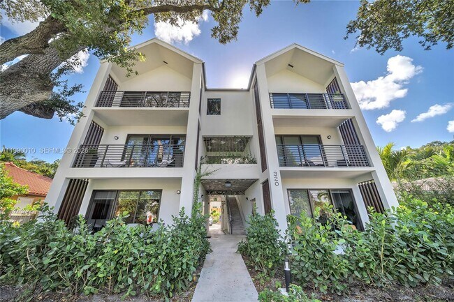 Building Photo - 320 NE 126th St Unit 32