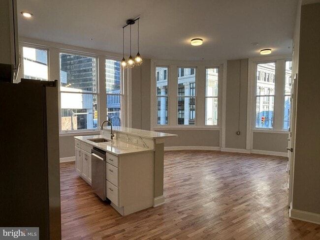 Building Photo - 100 W Lexington St Unit 301 Rental