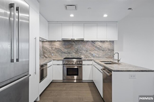 Photo - 320 Adolphus Ave Unit 812