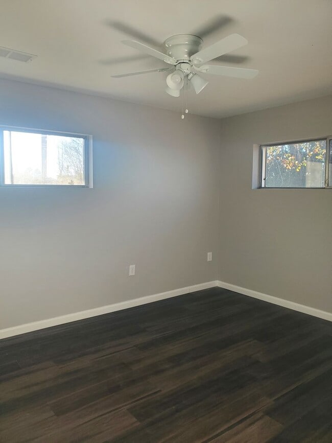 Photo - 419 Airport Rd