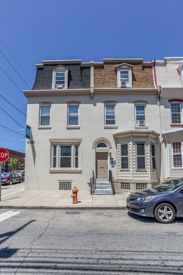 Photo - 4063 Sansom St