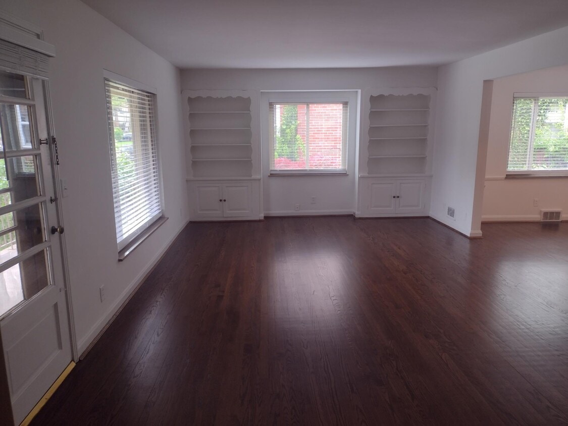 Living Room - 5702 Doerger Ln (Cincinnati, OH)