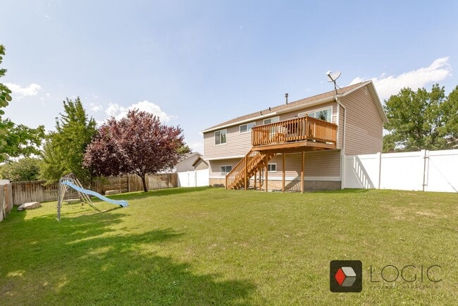 Photo - 835 W 2400 N St