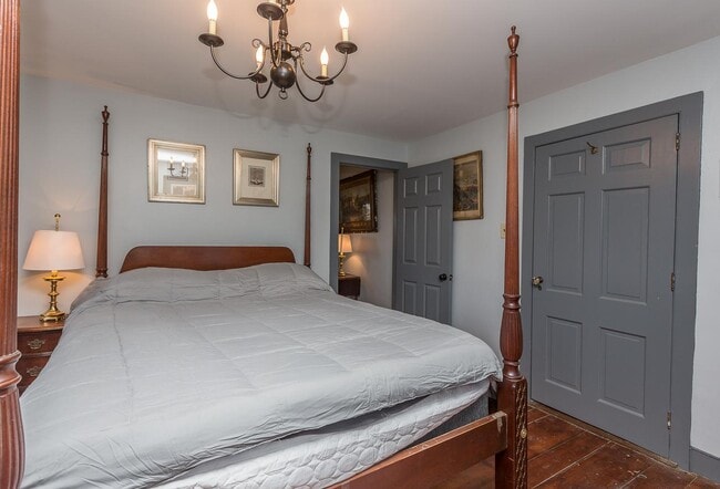 Bedroom : Queen size bed, new magtress. - 570 Mill Rd Unit rental apartment