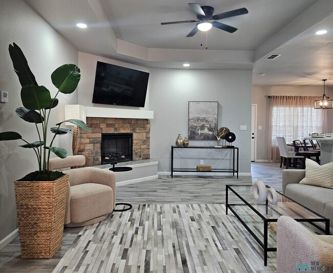 Photo - 510 W Dallas Ave