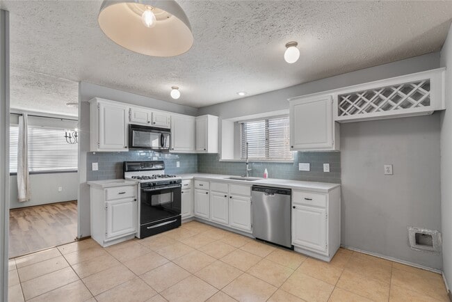 Photo - 934 Holly Hall Dr