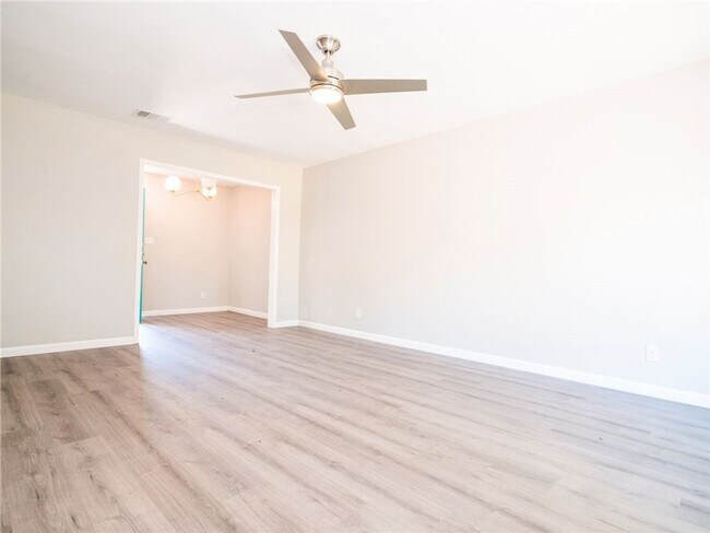 Photo - 2524 Glen Springs Way Unidad - B