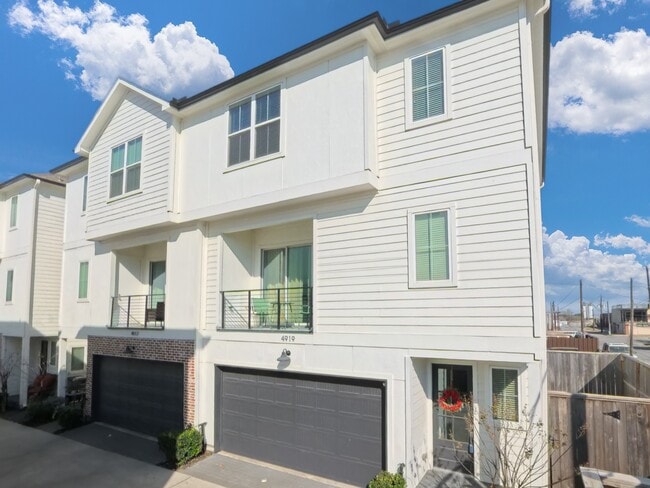 Building Photo - 4919 Avenue J