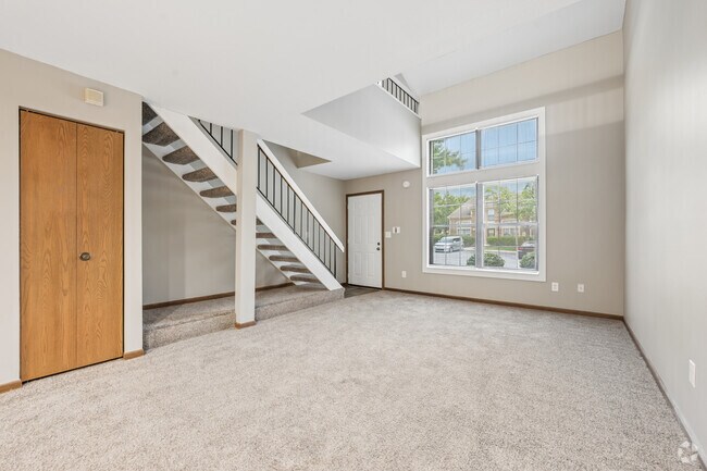 1BR, 1BA - 721SF - Living Room