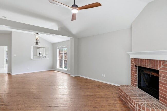 3BR/2.0BA Single Family - Little Elm