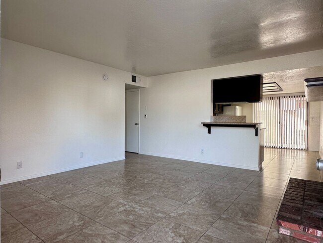 Photo - 913 W Atkins Ave Unit #B